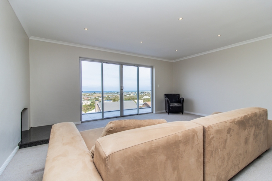 To Let 6 Bedroom Property for Rent in Bettys Bay Western Cape